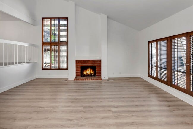 Photo - 24946 Ravenswood