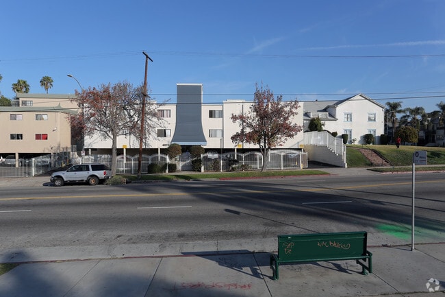 Primary Photo - 4015 W Adams Blvd Apartments