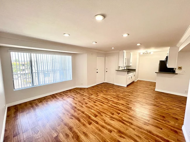 Photo - 924 Gaviota Ave Unit 303