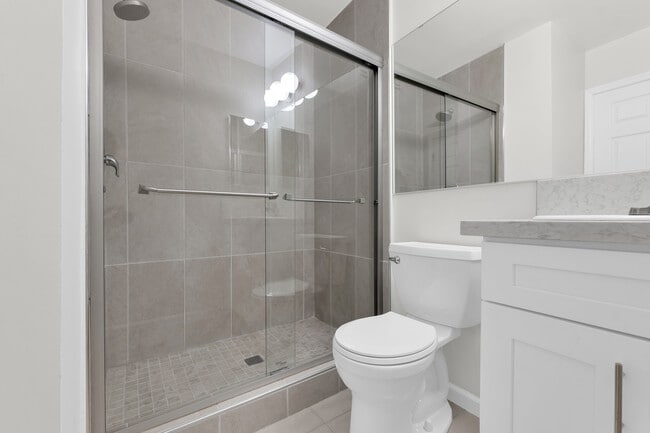 Photo - 1575 Manning Ave