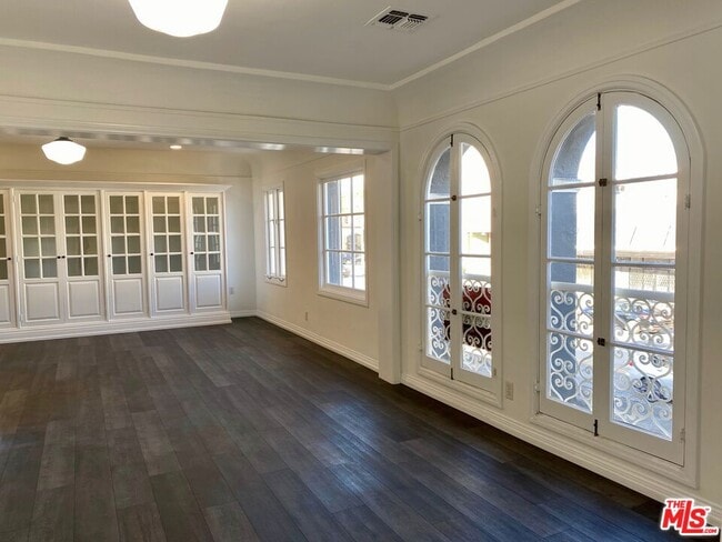 Photo - 619 S La Brea Ave Unit 2nd Floor