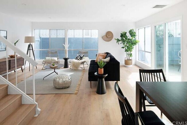 Photo - 5447 Zelzah Ave Condo Unit 119