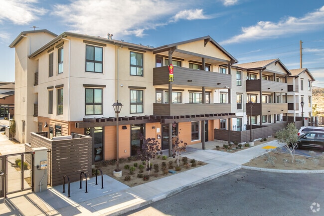 Building Photo - Juniper Grove