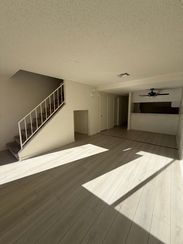 Photo - 43711 Challenger Way