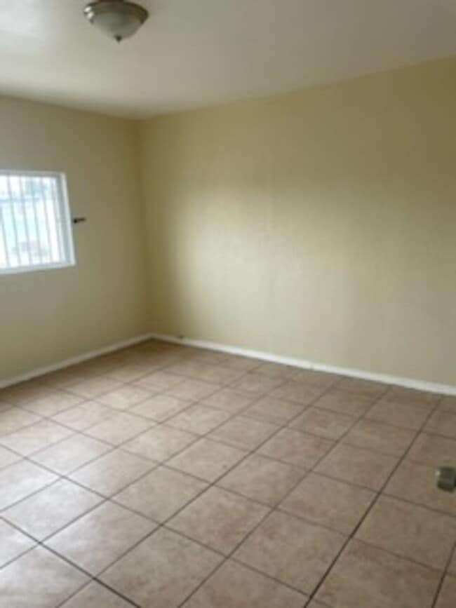 Building Photo - 75th Street, Los Angeles CA 90001 Unit 3