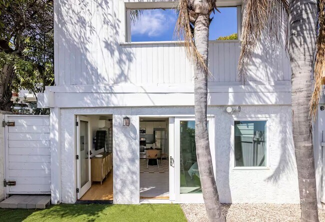 Photo - The Costa Beach Bungalow - Entire guesthouse in Malibu, California, United States