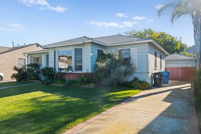 Photo - 13218 Lake St