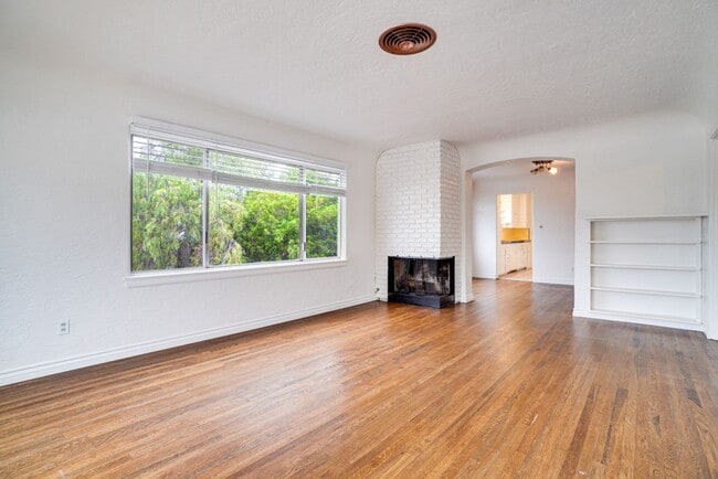 West Redwood - West Redwood Apartment Unit 1042