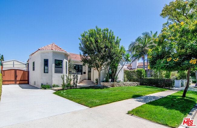 Building Photo - 6417 Lindenhurst Ave
