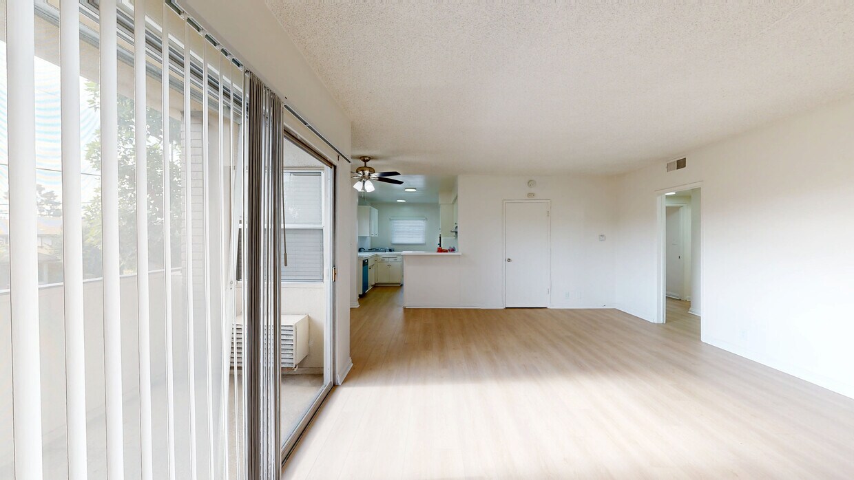 3D Tour - 10327 Downey Ave.