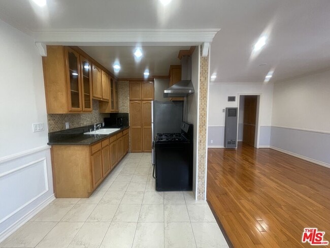Building Photo - 1126 N Formosa Ave Unit 7 Rental
