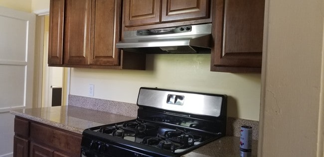 Photo - 1033 E Glenoaks Blvd Unit 1033 1-2