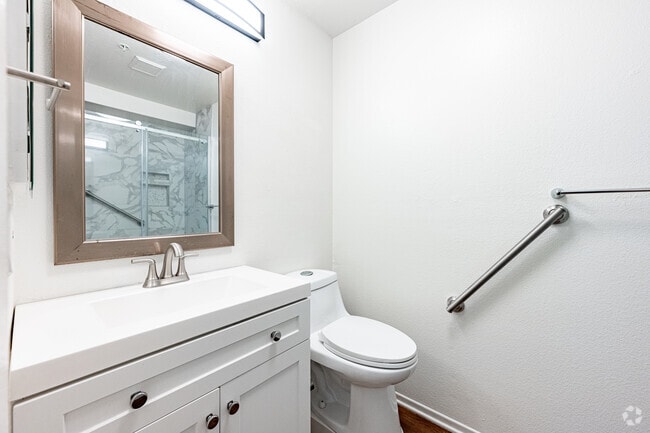 1BR, 1BA - 570SF - Bathroom - Huntington Oaks Village 55+ Senior Community