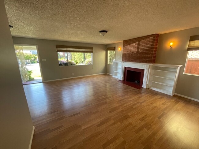 Photo - 3024 Thatcher Ave