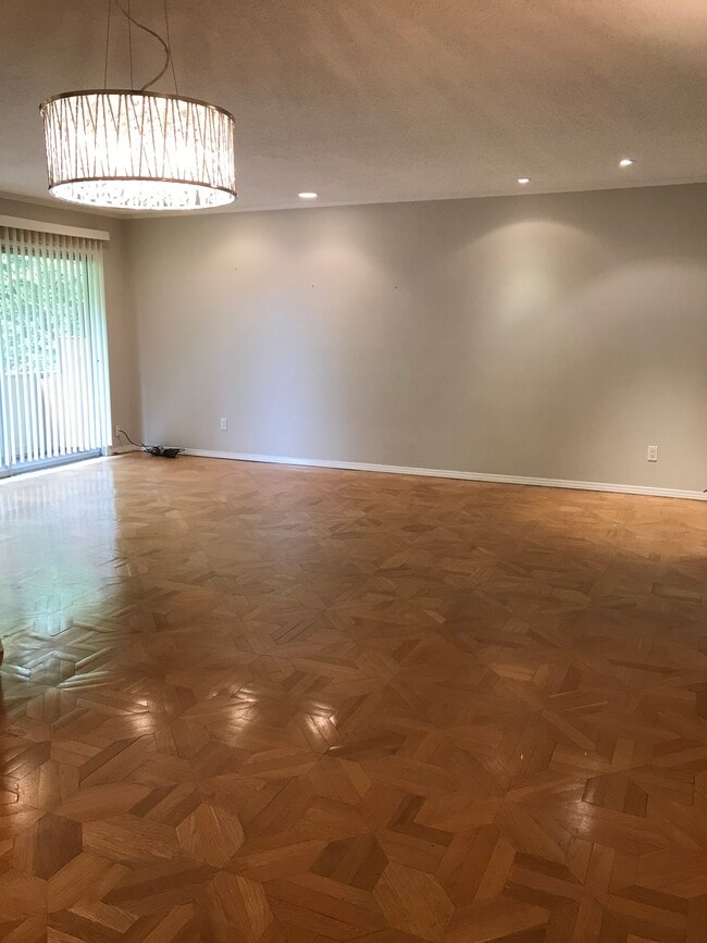 Photo - 1033 Euclid St Unit 7