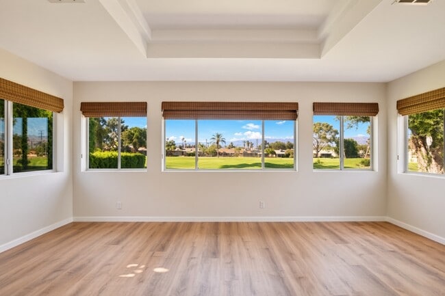 Spacious sunrooms - 77330 Minnesota Ave