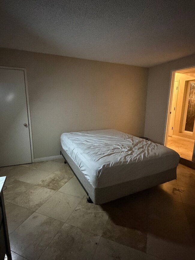 Photo - 4651 Huggins St