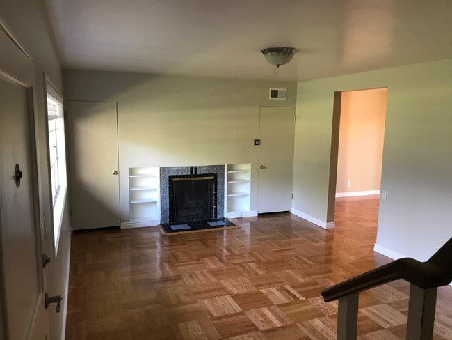 Building Photo - 5540 Village Grn Rental