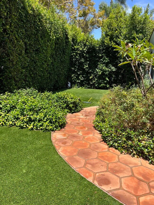 Photo - 822 - 824 N Stanley Ave