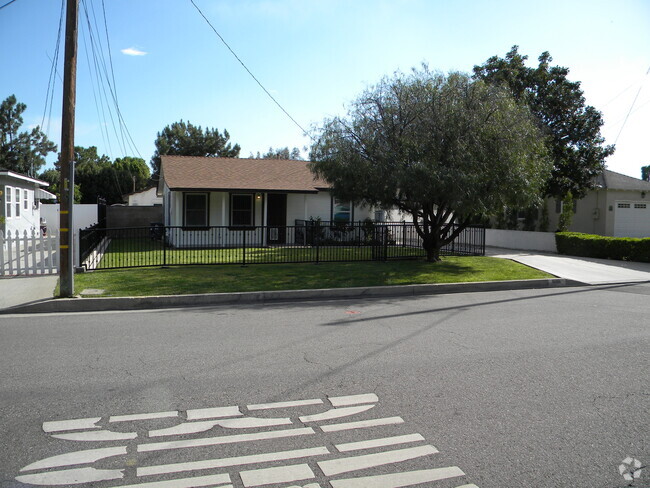 Building Photo - 638 Montana St Rental