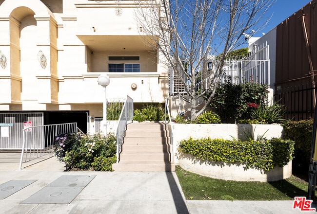 Photo - 13801 Oxnard St Unit 206