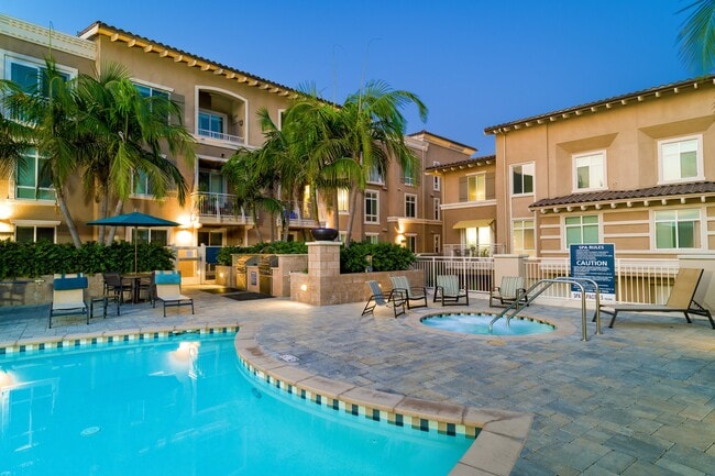 Building Photo - Altura