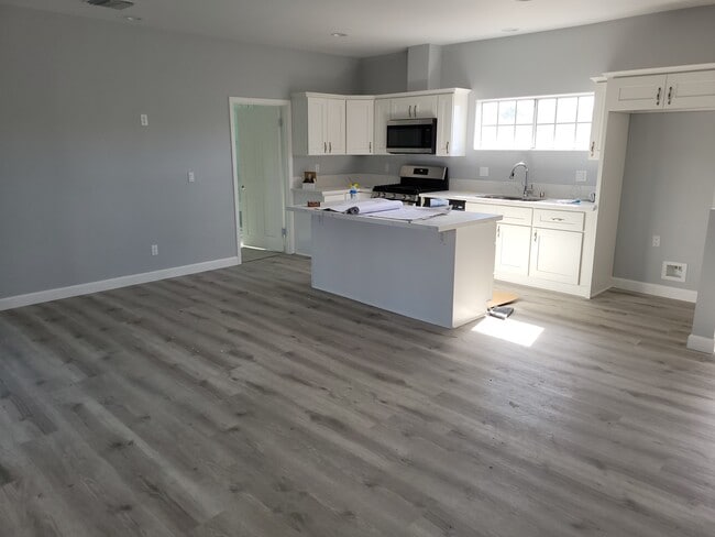 Photo - 17451 Martha St House