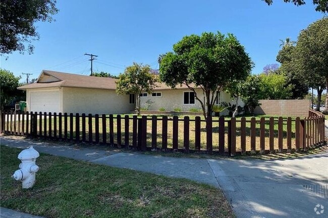 Building Photo - 2801 W Elder Ave Rental