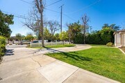 Photo - Single-story 3+3 in Woodland Hills w/appli... House