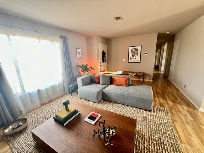 Photo - 3-bedroom 2 bath Home with Central AC - Fully Furnished