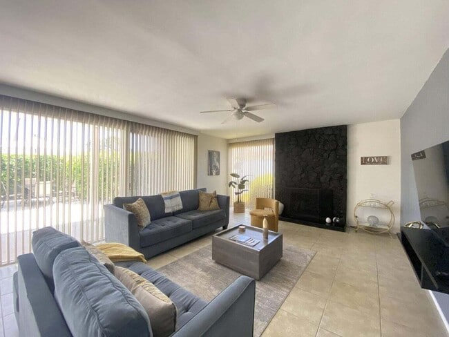 Building Photo - 46023 Portola Ave Unit 17
