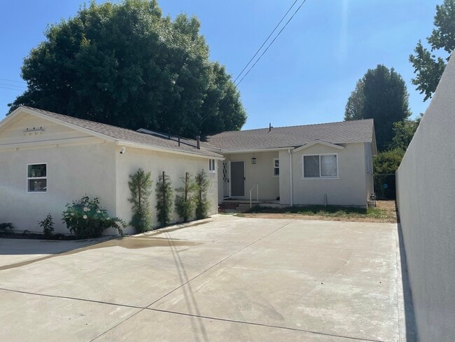 Photo - 22602 Victory Blvd