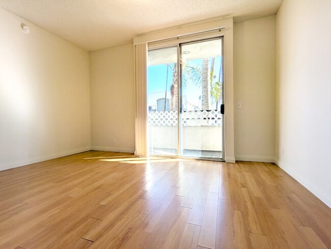 Photo - 553 S St Andrews Pl