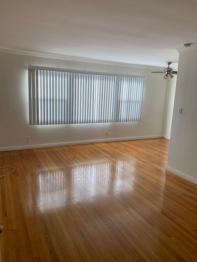 Bright Living room with dining area - 219 Esperanza Ave Unit 1
