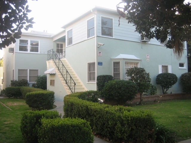Building Photo - 11664 Chandler Blvd Unit 11664A Rental
