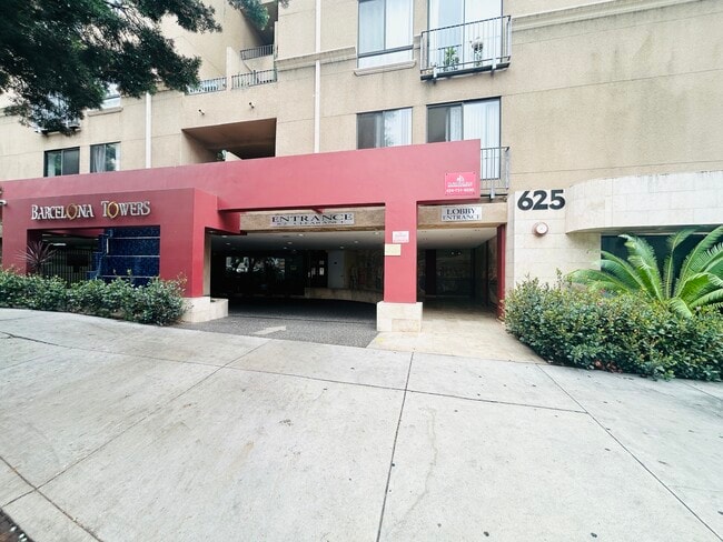 Building Photo - 625 S Berendo St Unit 213
