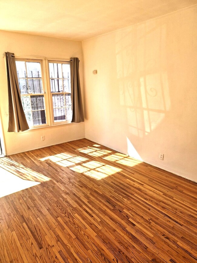 Photo - 7315 Willoughby Ave Unit 7315