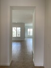Entry. Access to garage on the right…. - 61 Bordeaux