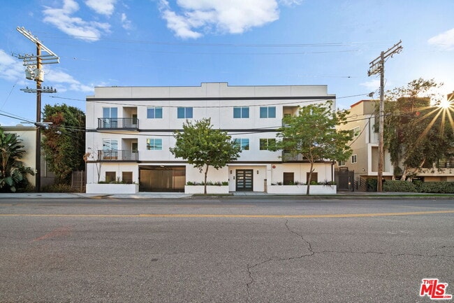 Building Photo - 13846 Moorpark St Unit 202 Rental