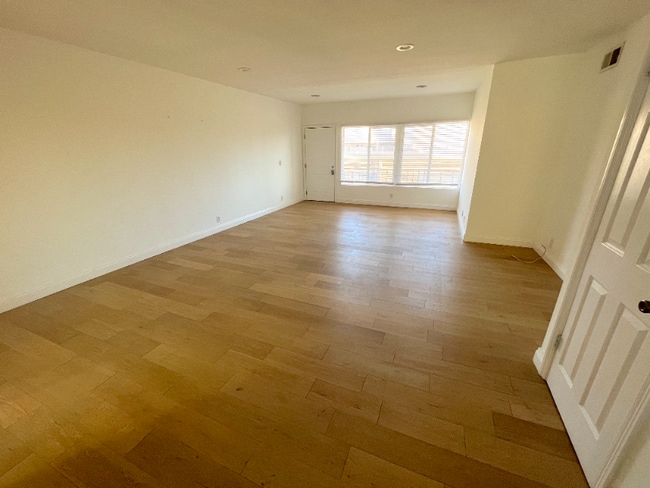 Photo - 1008 7th St Unit 11