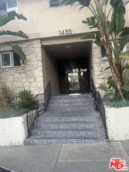 Building Photo - 1435 N Fairfax Ave Unit 19 Rental