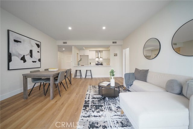 Building Photo - 104 S Hayworth Ave Unit 204 Rental