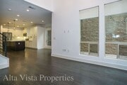 Photo - Beautiful Townhome centrally located in Mi...