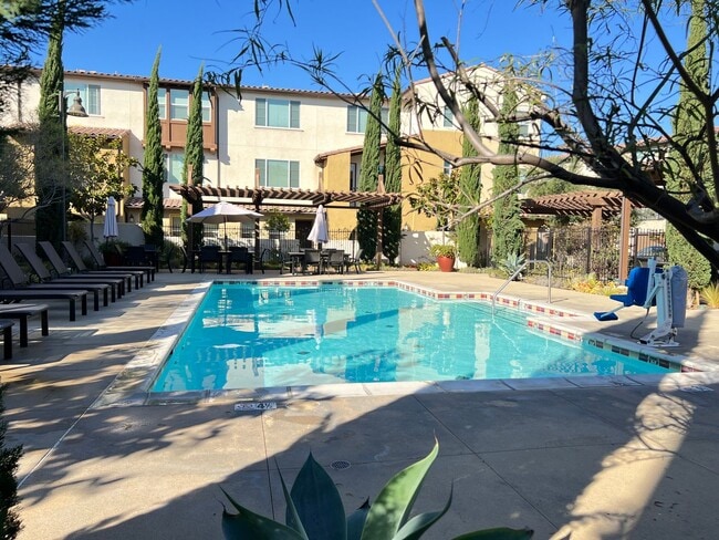 Building Photo - Wonderful 3 Bedroom 3 Bathroom Anaheim Condo in Gated Community