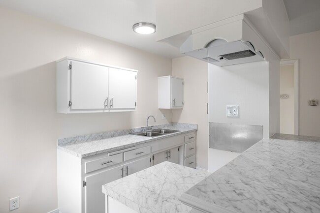 Photo - Woodruff Apartments