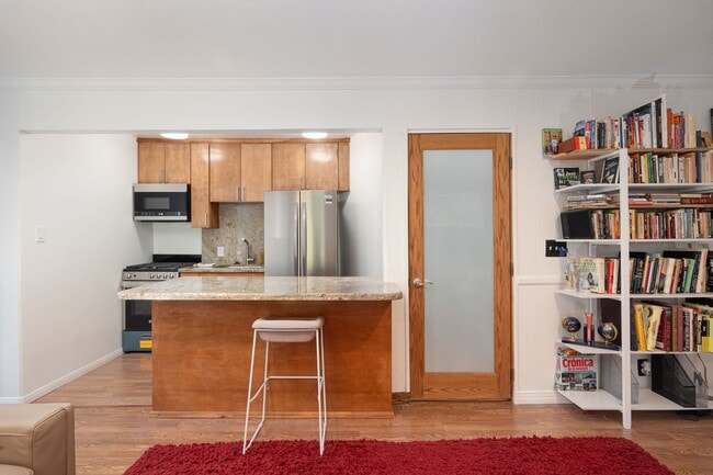 Building Photo - Rarely available gem now available in Bankers Hill - 1bed/1bath!