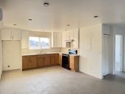 Photo - 889 W 8th St