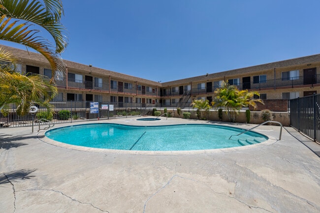 Photo - London Arms -14100-14030 CHADRON AVE