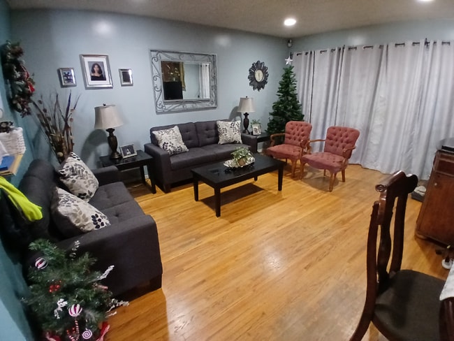 Photo - 8900 Swinton Ave