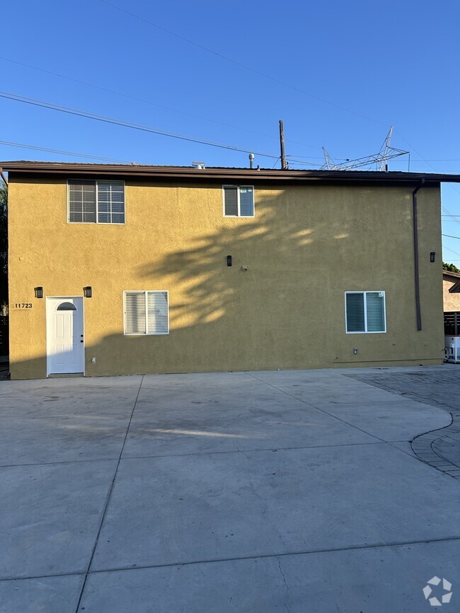 Building Photo - 11723 Pendleton St Rental